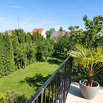 아파트 Violetta Vendeghaz *