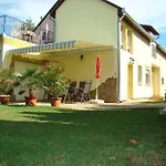 Violetta Vendeghaz 아파트