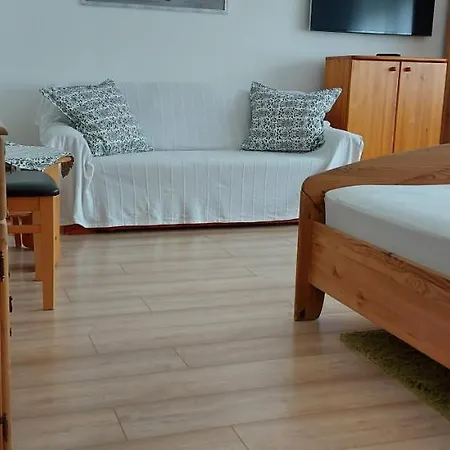 Violetta Vendeghaz ケストヘイ