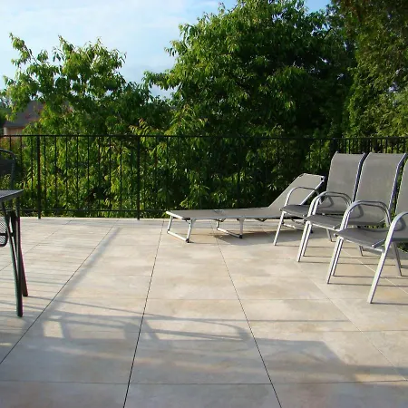 Violetta Vendeghaz アパート