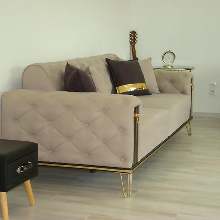 Violetta Vendeghaz アパート *