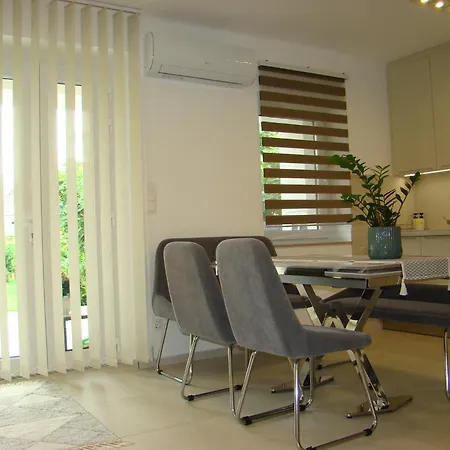 Violetta Vendeghaz アパート ケストヘイ