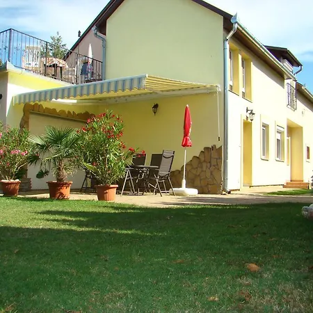 Violetta Vendeghaz Apartment