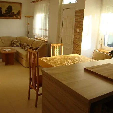 Apartment Violetta Vendeghaz *