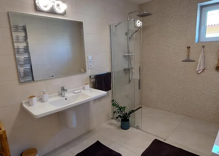 Violetta Vendeghaz 케츨리