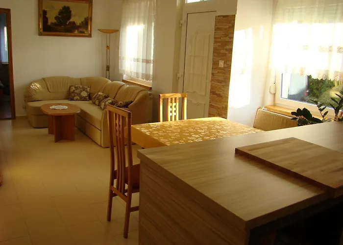 아파트 Violetta Vendeghaz *